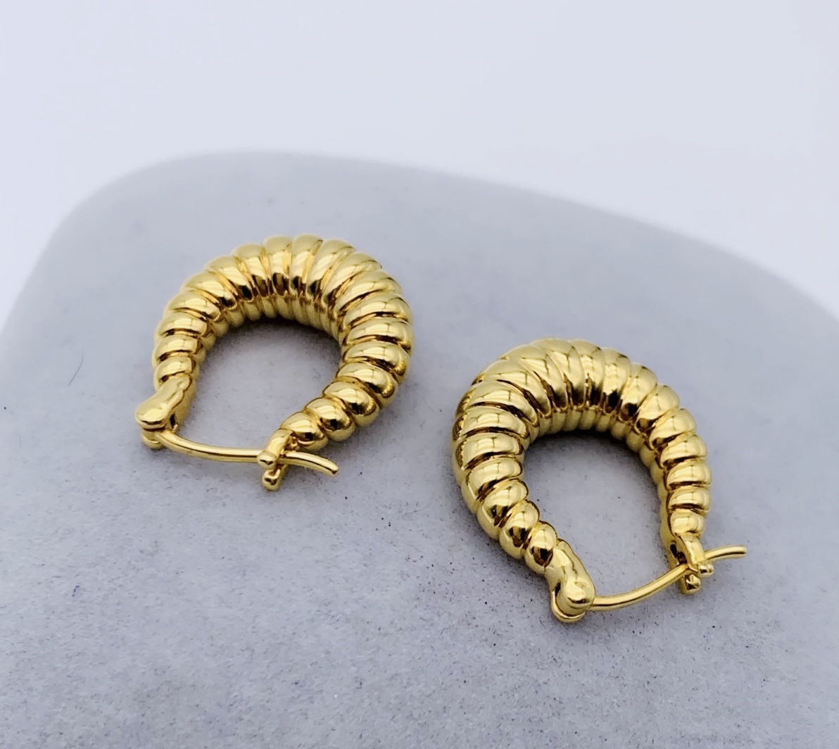 K18YG yellow gold hoop earrings earrings ring earrings rope screw ..18 gold 18K K18 twist middle empty earrings 