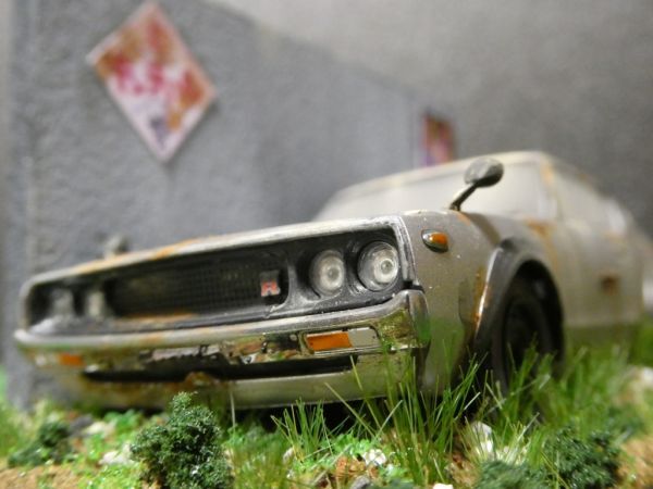 昭和レトロ 1/32 NISSAN スカイライン 2000GT-R ケンメリ 情景ジオラマ完成品 ケース付_画像1