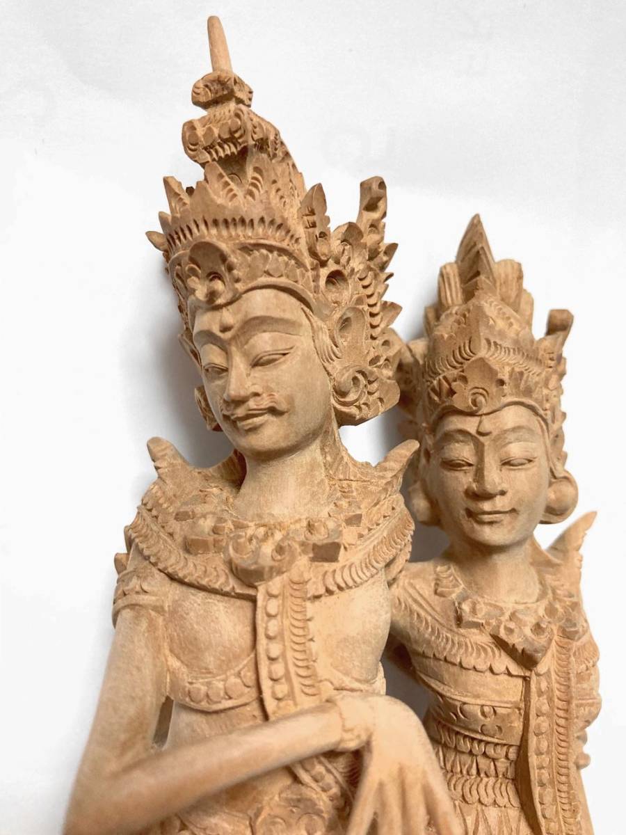 白檀　244ｇインドネシア仏像　王様ラマ 王妃シタ 猿王ハヌマン白檀の原木～超細かな彫刻の神様