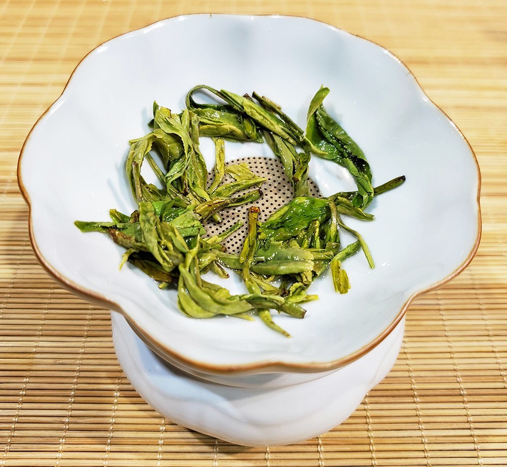 緑茶 高級緑茶 龍井 250g 茶葉 お茶 発酵茶 健康緑茶 中国名茶 贈答品 新 新商品 自然乾燥 特級品 祝日 プレゼント 暑い夏にピッタリ TR84の画像4