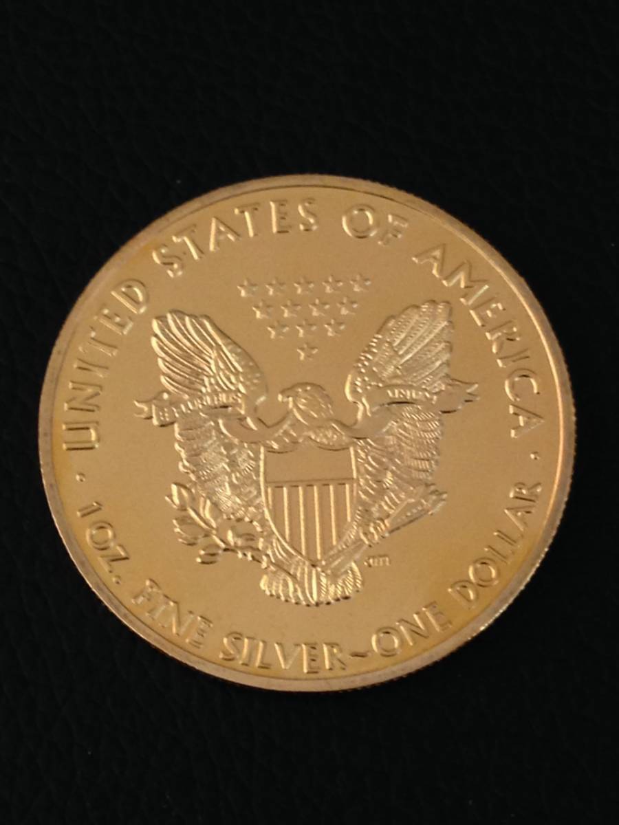 Z28-20)海外丸形記念金貨、コイン、メダル*2013年 アメリカ女神 IN GOD 背鷹*参考品1枚 ゴールドの画像2