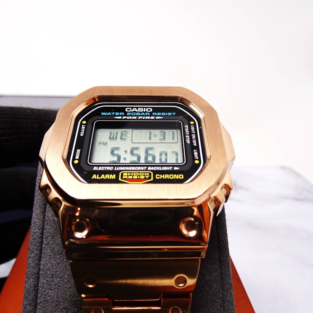 送料無料・新品・Gショックカスタム本体付きDW5600デジタル腕時計フルステンレス製ローズゴールドベゼル＆ベルト・フルメタルモデル _画像10