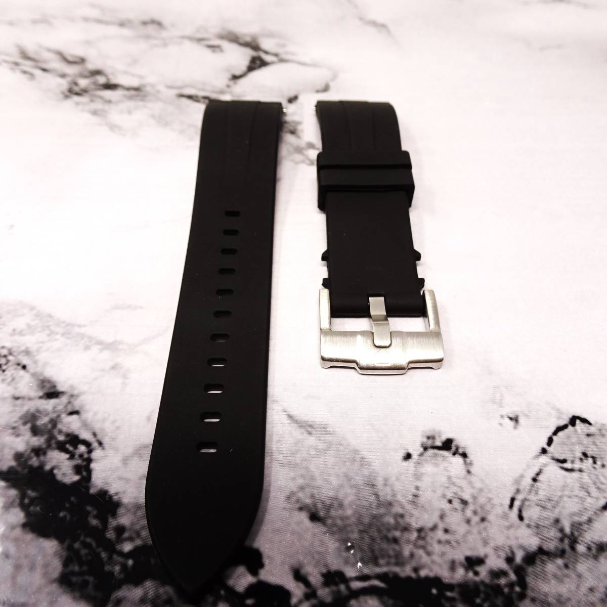 送料無料・新品・互換用・腕時計・パガーニデザイン シリコーンラバー＆ステンレス製ピンバックル 幅20mm ・交換用・ブラックストラップ _画像5