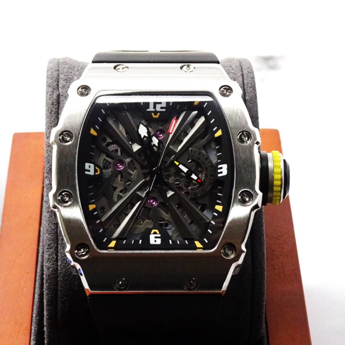 送料無料・新品・PAGANI DESIGNパガーニデザイン・メンズクォーツ腕時計、VH65・トノー型スケルトン文字盤モデルPD-1738 _画像2