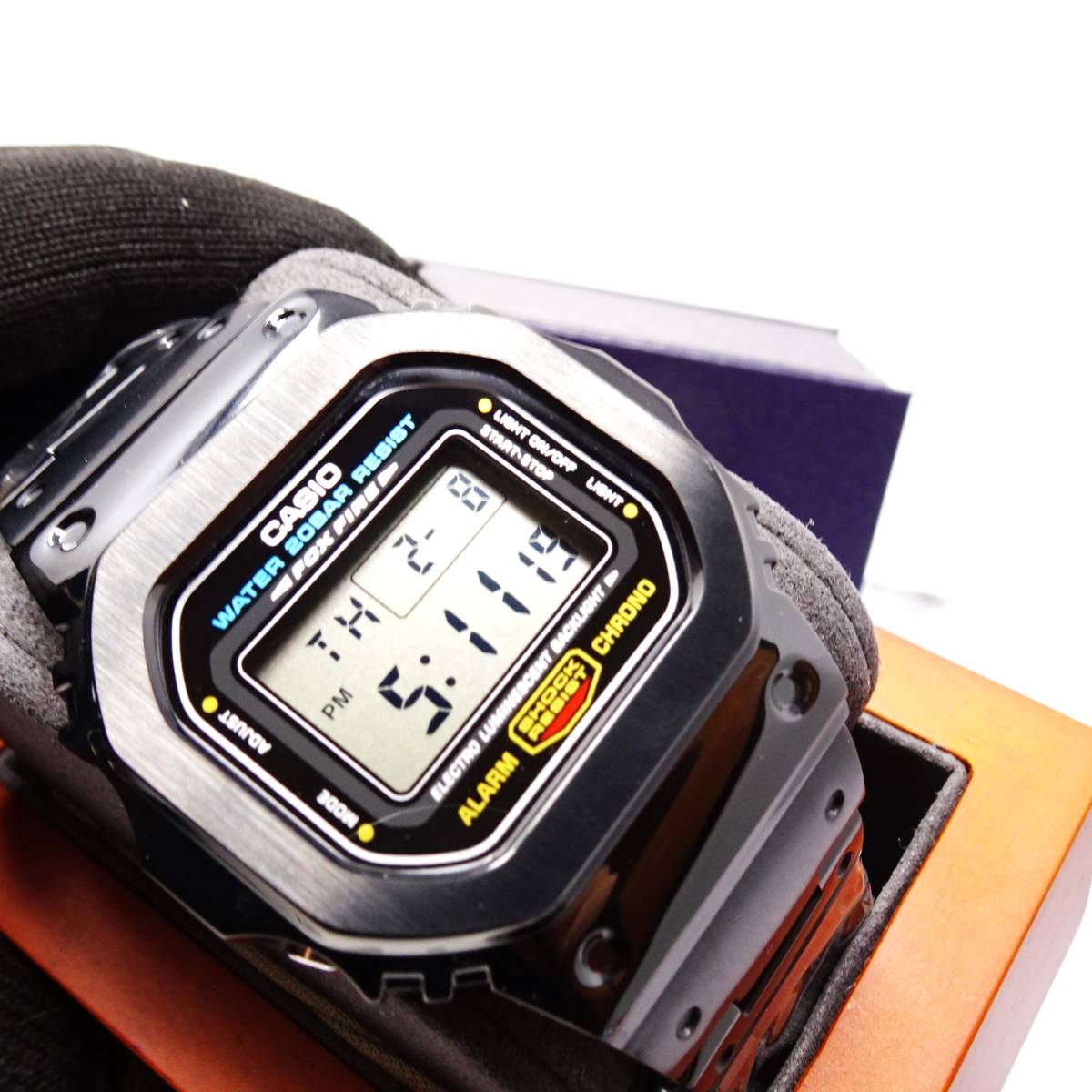 送料無料・新品・Gショックカスタム本体付きDW5600デジタル腕時計フルステンレス製ブラックベゼル＆ベルト・フルメタルモデル