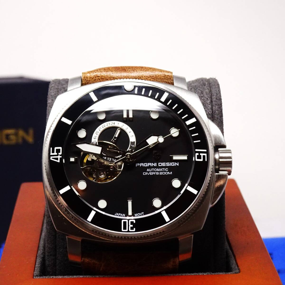 送料無料・〓新品〓腕時計 パガーニデザイン PAGANI DESIGN 機械式・NH39Ａ・オープンハート・ビンテージ加工ベルト・サファイア・PD-1736_画像1