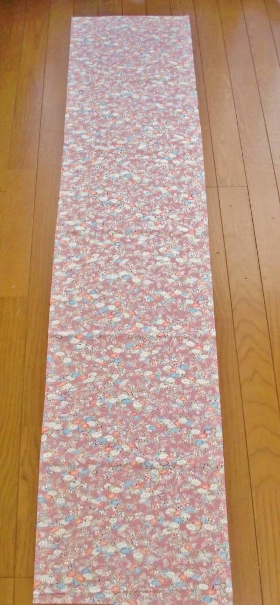 ◆琳花◆ 正絹縮緬はぎれ なでしこ色に小さい花々 未使用 美品 36×166 古布 着物はぎれ お人形 テディベアに 吊るし飾り 巾着 袋物_画像2