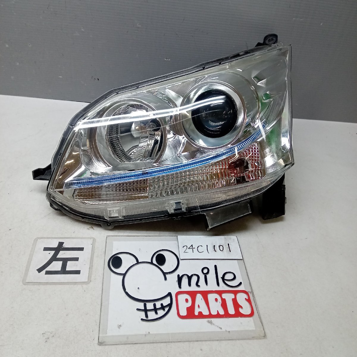 ＬＡ１００Ｆ／ＬＡ１１０Ｆ　ステラ　純正　左ヘッドライト（ＨＩＤ）　２Ｚ１－７－１/２４Ｃ１１０１*同梱不可_画像1