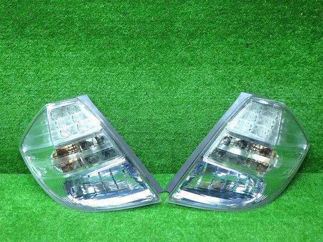 ホンダ　GP系　フィットハイブリッド　テールレンズ　左右　P9883　LED OK　240127068　_画像1