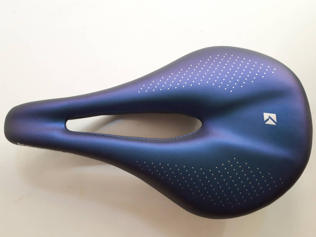 ** ultra light &. cushioning properties!* approximately 135g*KOCEVLO 3K carbon carbon saddle * very super preeminence. *