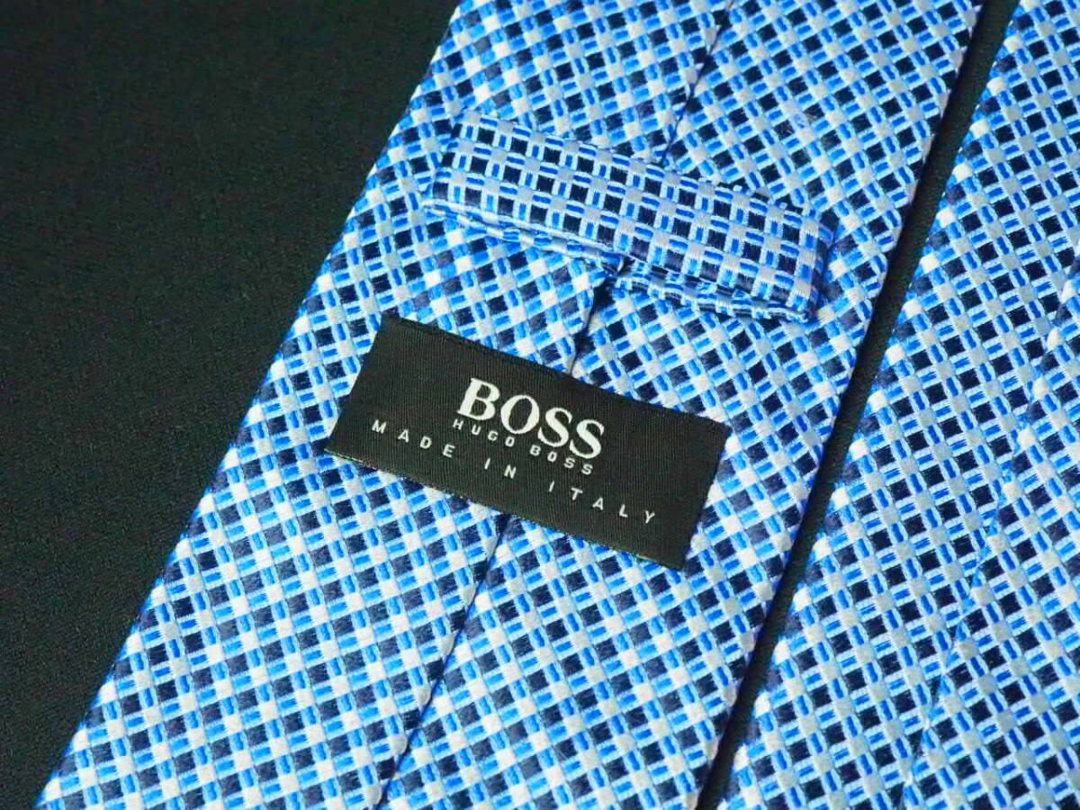 美品 【HUGO BOSS ヒューゴボス】A1262 青系 ブルー ブラック 白 イタリア 伊製 SILK ブランド ネクタイ 古着 良品_画像3