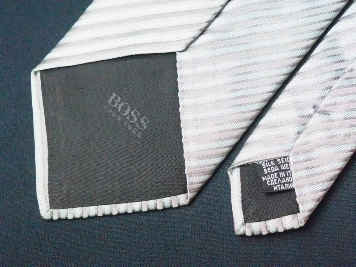 【HUGO BOSS ヒューゴボス】A1329 シルバー ストライプ イタリア 伊製 SILK ブランド ネクタイ 古着 良品の画像5