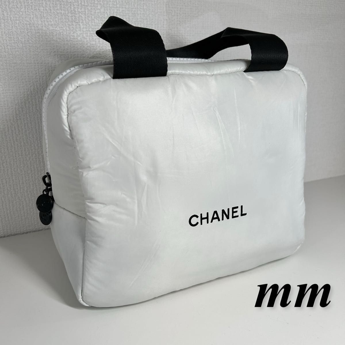 CHANEL シャネル ノベルティ ミニバッグ 新品未使用品 ホワイト CHANEL シャネル ノベルティ ミニバッグ 新品未使用品 ホワイト