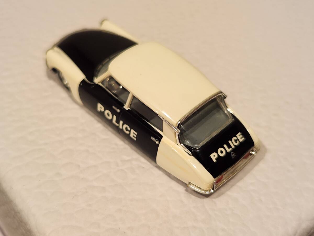 BUSCH 1/87 シトロエン DS19 POLICE 警察 パトカー 車高調整 箱違い_画像6