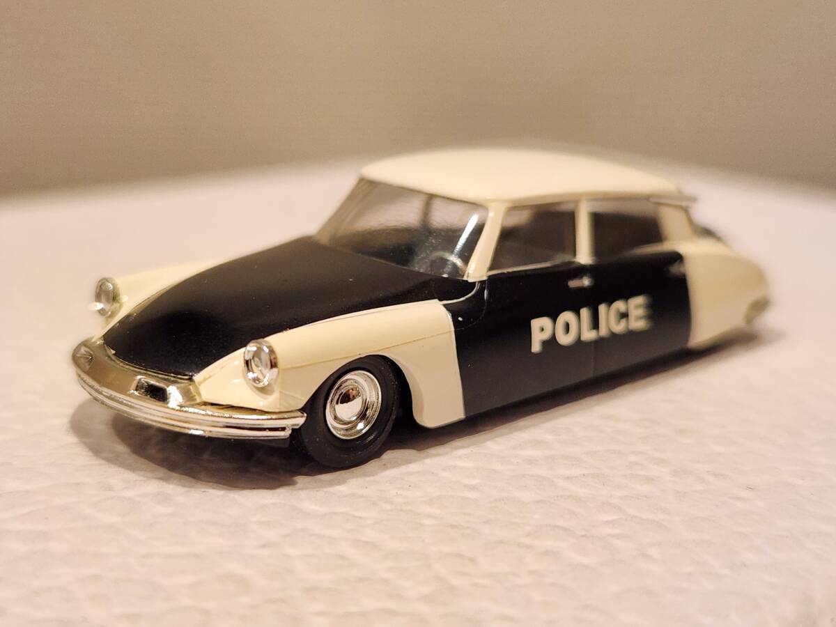 BUSCH 1/87 シトロエン DS19 POLICE 警察 パトカー 車高調整 箱違い_画像5