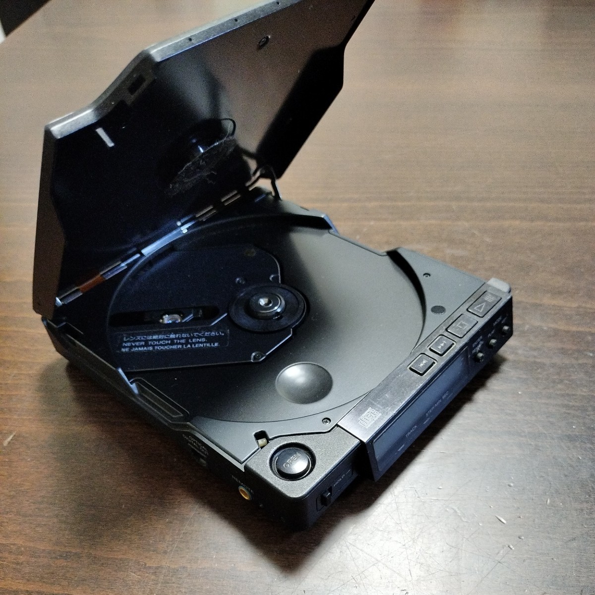 SONY ソニー Discman ディスクマン D-Z555 COMPACT DISC PLAYER CDコンパクトプレーヤー CDプレーヤー 動作未確認 ジャンク扱 ウォークマン_画像2