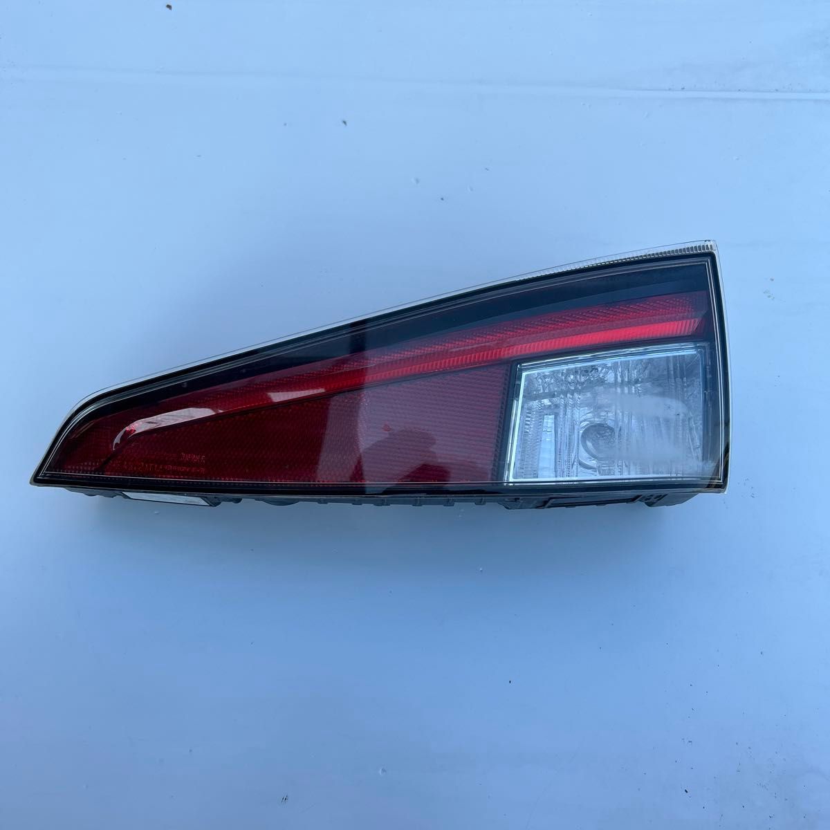 プリウス ZVW51 ZVW50 右テールランプ 下側 中古品 ジャンク品 プリウス ZVW51 ZVW50 右テールランプ 下側 中古品 ジャンク品
