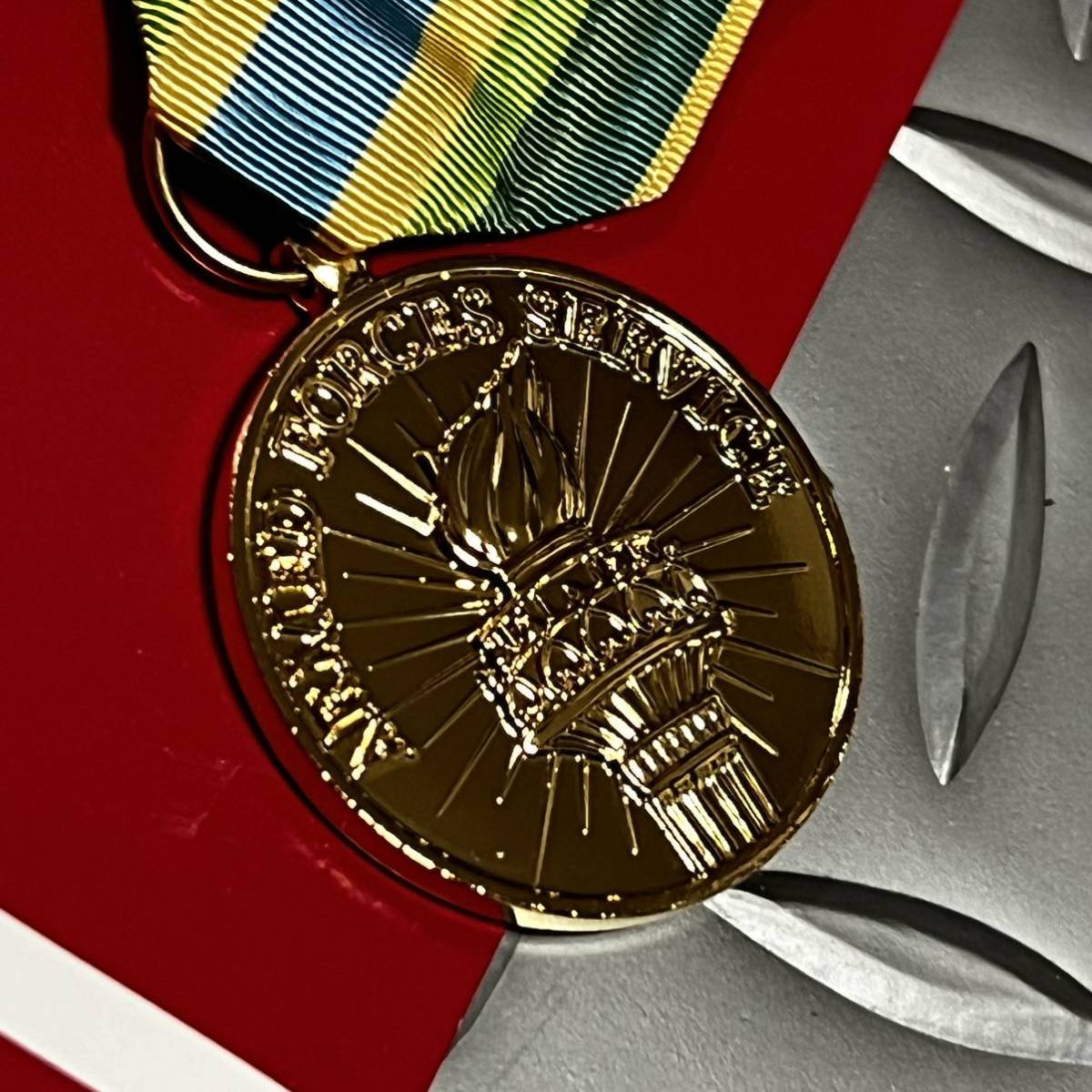 米軍実物 米軍放出品　沖縄　VANGUARD FS MDL ANODIZED ARMED FORCE SERVICE メダル　コレクション (INV D#64)_画像5
