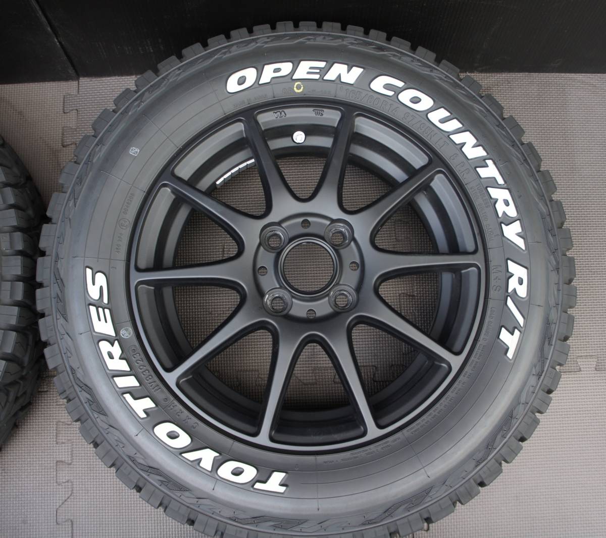 兵庫発オープンカントリー165/80R14ほぼ新品 OPEN COUNTRY R/T 14×4.5J 100-4H4穴つや消しブラック アゲバン アゲトラ リフトアップ_画像5