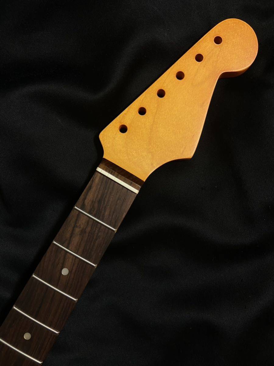ストラトキャスター　ギター　ネック （142）ローズ　ビンテージ　ニトロサテン塗装