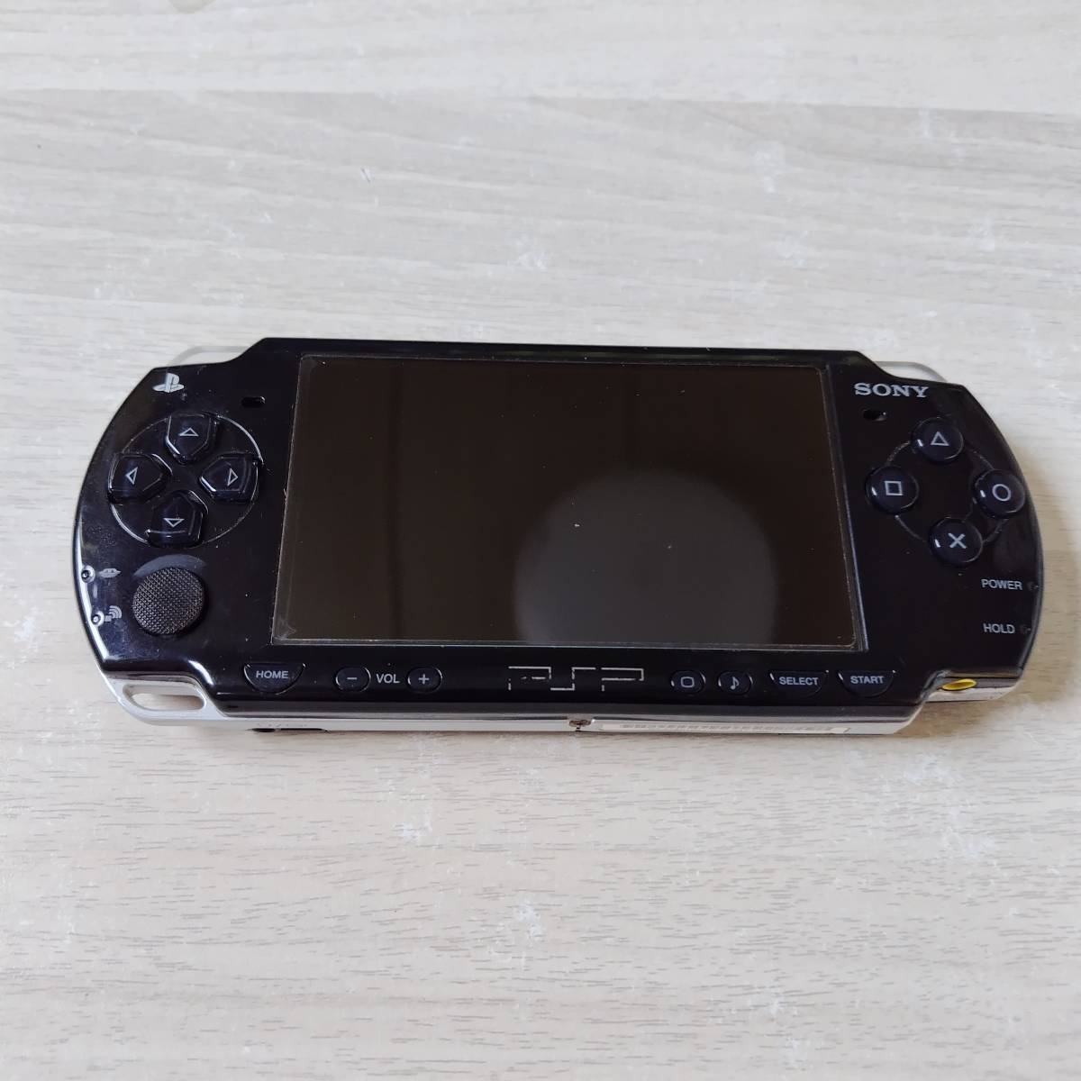 ◯PSP「プレイステーション・ポータブル」 ピアノ・ブラック (PSP-2000PB)　メモリースティック 1GB　　　　何本でも同梱可◯_画像1