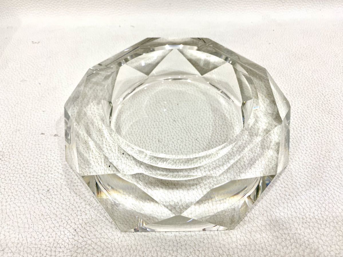 R4B720◆ 灰皿 クリスタル製 ガラス 卓上灰皿 ダイアモンドカット 置物 の画像2