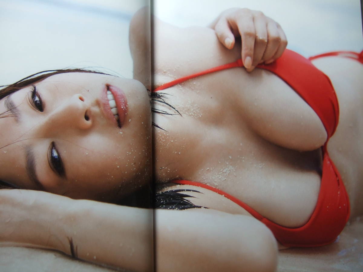 ★巨乳グラドル 酒井若菜セクシー写真集 ＜I LOVE YOU＞ _画像3