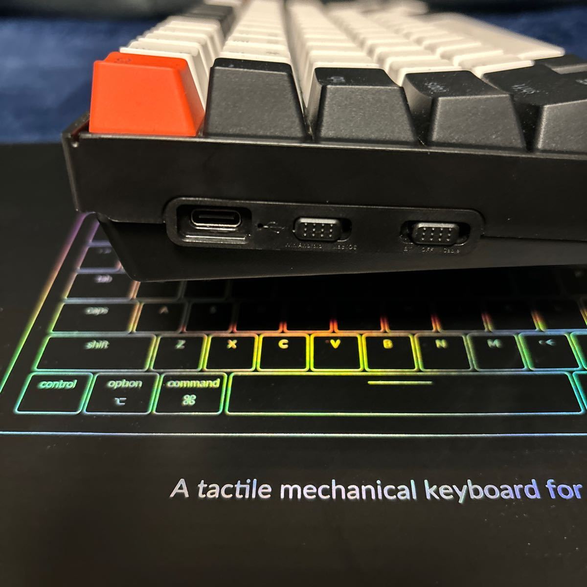 Keychron K2 ワイヤレスキーボード Bluetooth 有線接続可　美品　在宅ワーク US配列 付属品完備　メカニカル　赤軸_画像5