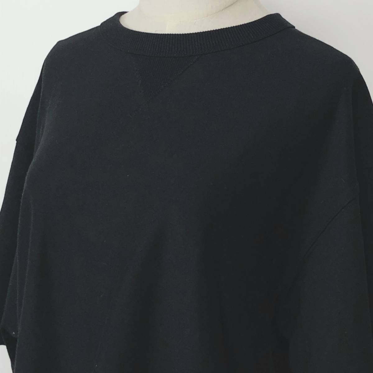 X435 GU（ジーユー） レディーストップスTシャツ半袖 Sサイズ ブラック黒 無地 綿素材含 シンプル スポーティ シンプルデイリーカジュアル _画像5