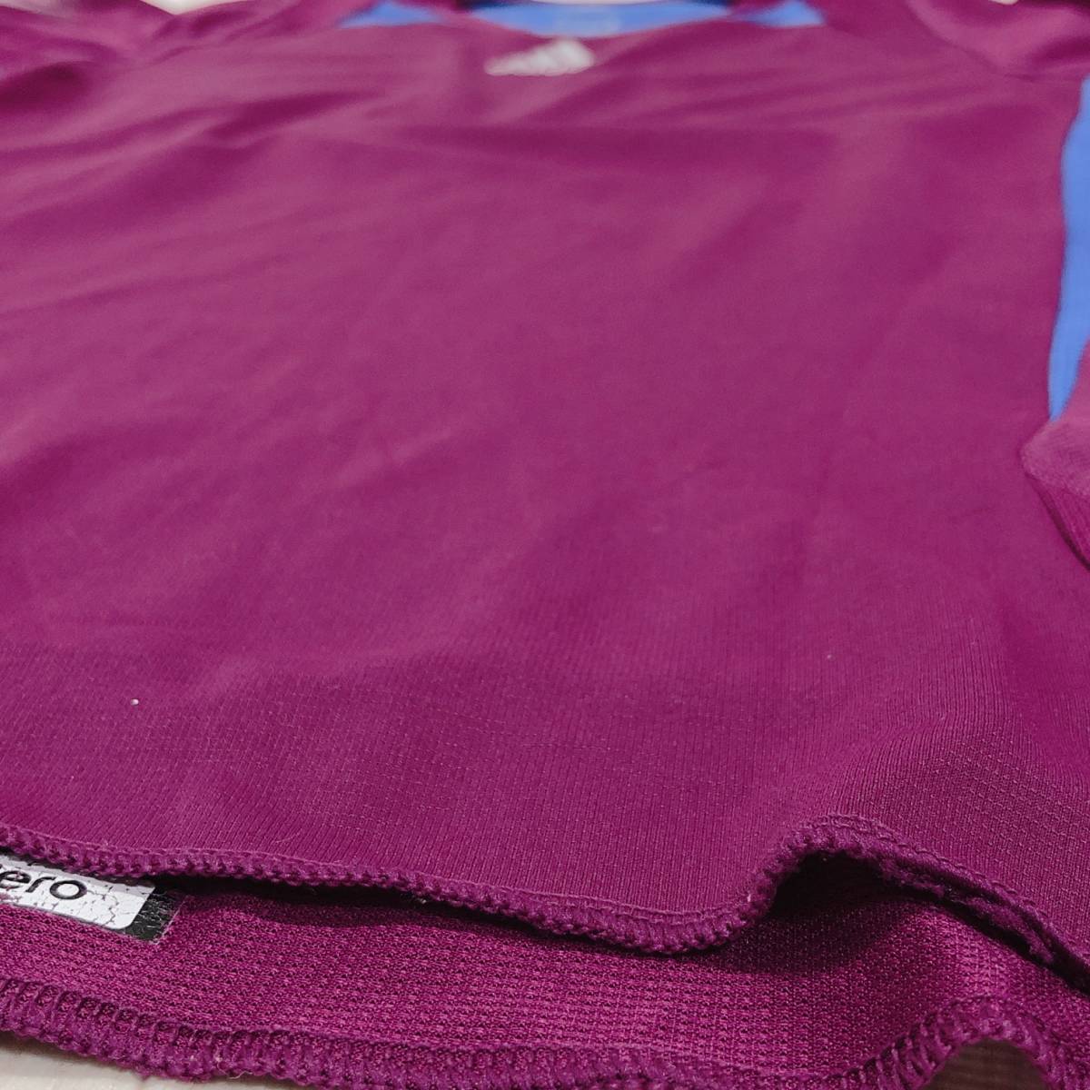 X631 adidas メンズ トップス Tシャツ半袖 薄手 伸縮性 Vネック パープル 紫 プリント 涼しげ スポーティ シンプル クール 夏 両脇メッシュ_画像7