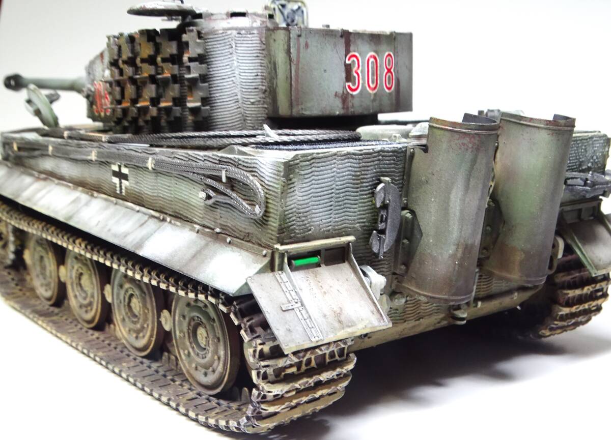 1/35 ドイツ　タイガーⅠ型　後期型　人形5体　砲弾箱5個付き塗装済み完成品_画像7