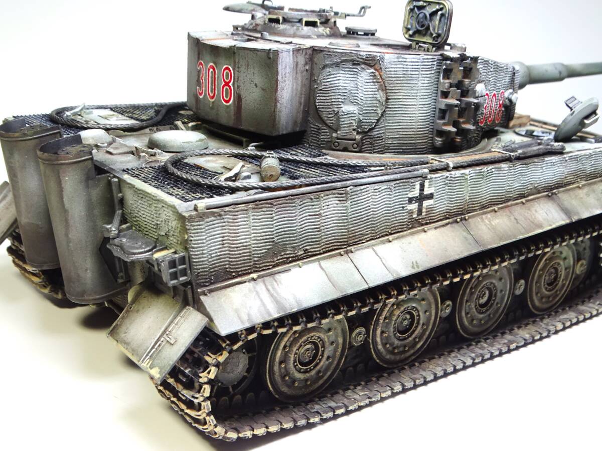 1/35 ドイツ　タイガーⅠ型　後期型　人形5体　砲弾箱5個付き塗装済み完成品_画像6