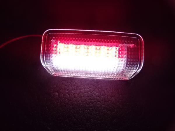 トヨタ　レクサス　日産　インフィニティ　ダイハツ　２色 白点灯/赤点滅 LED　カーテシランプ ドアランプ_画像1