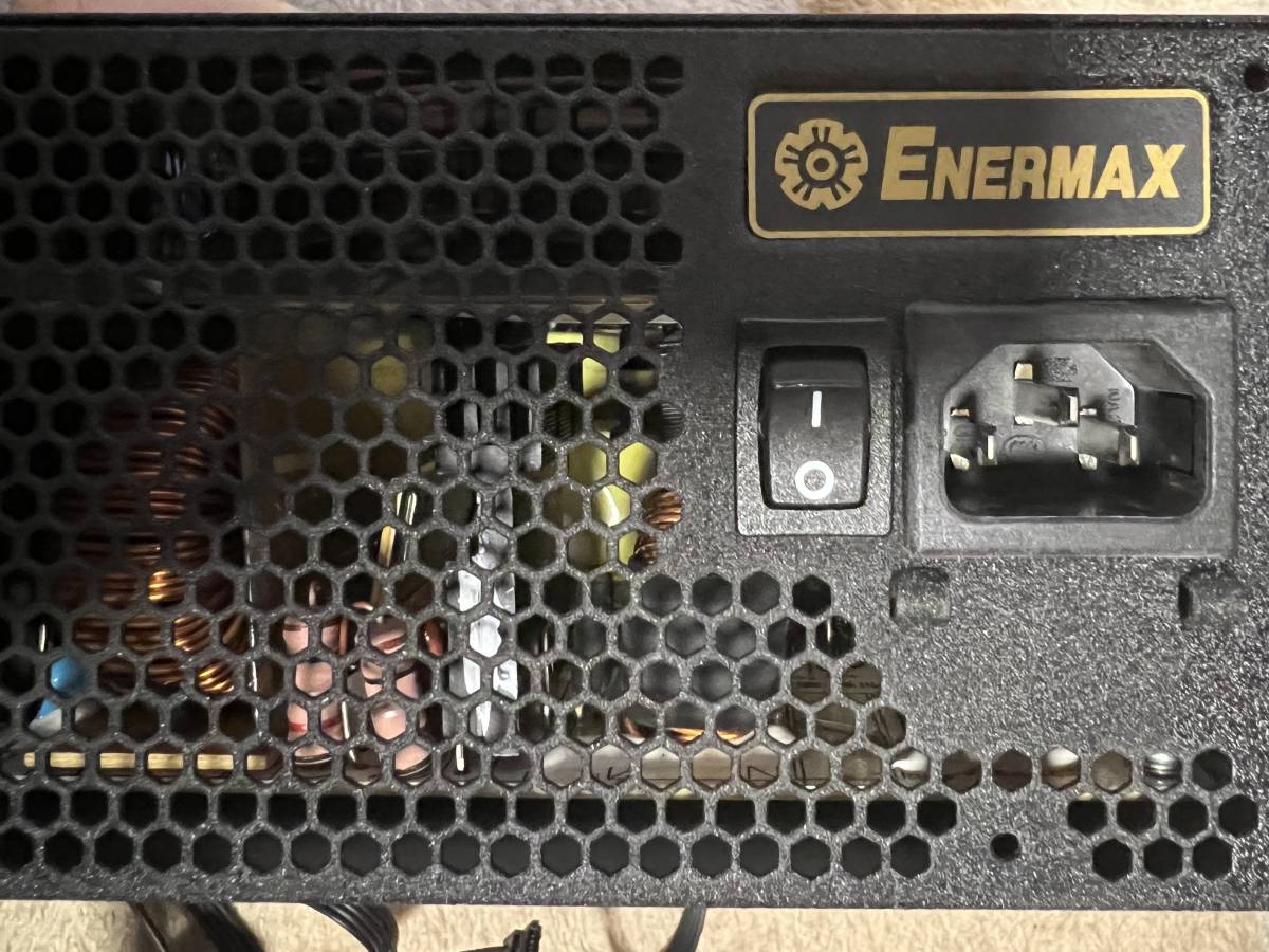 【ジャンク】ENERMAX REVOLUTION87+ ERV650AWT-G 650W 80PLUS GOLD認証 ATX電源ユニット 動作確認済み[異音有] PCパーツ_画像5