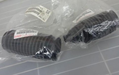 新品・未使用・純正品 トヨタ アルテッツァ GXE1#/JCE1#/SXE10 ステアリングラック ブーツ 左右セットの画像1
