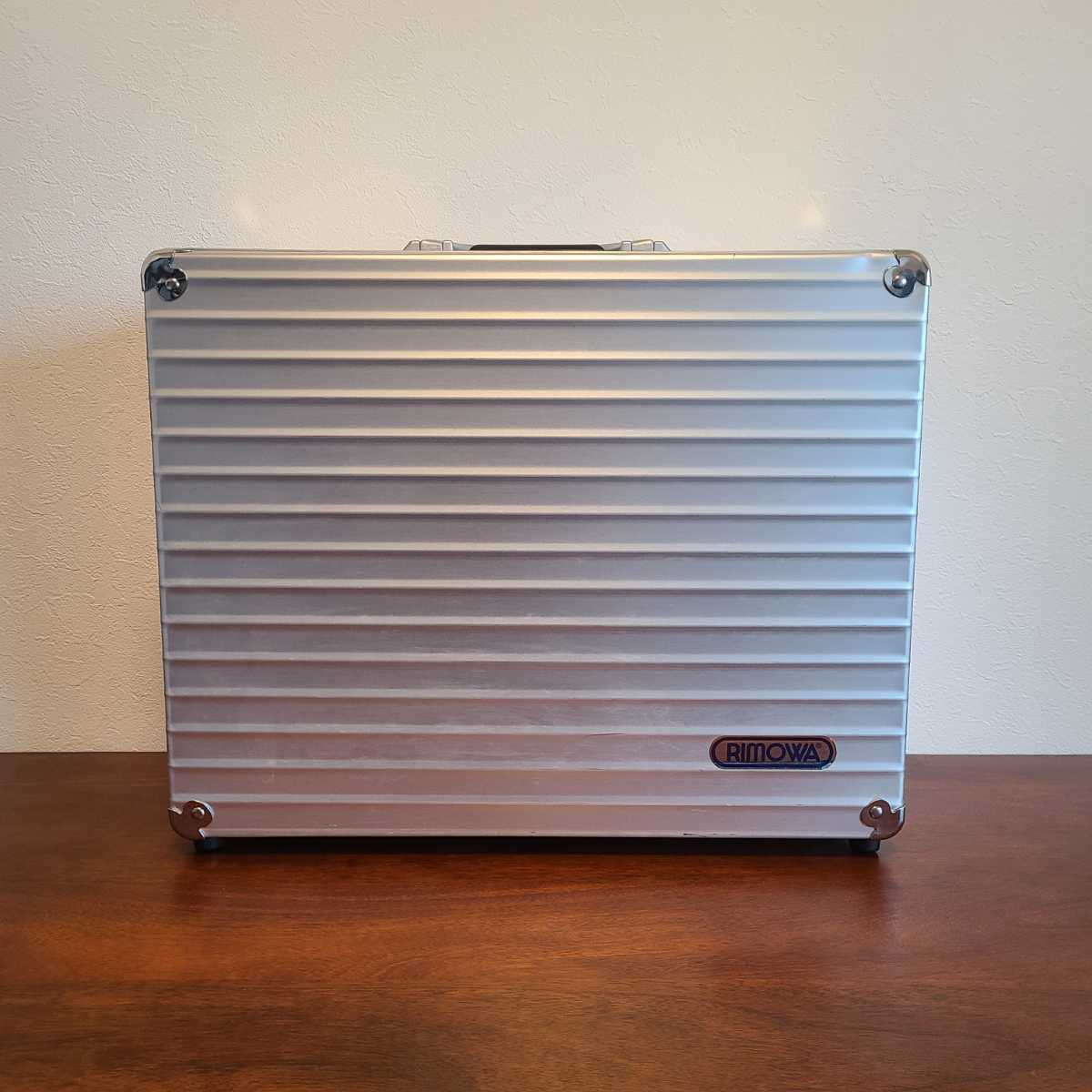 Yahoo!オークション - 美品 廃盤レア青ロゴ リモワRIMOWA Yahoo!オークション - 美品 廃盤レア青ロゴ リモワRIMOWA