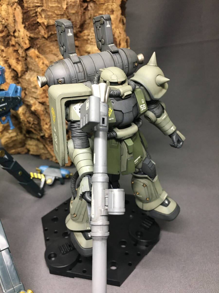 HG 1/144 サンダーボルト MS-06 ZAKU 量産型 ザク 塗装 完成品 ビックガン 部分塗装 ガンダム ガンプラ バンダイの画像4