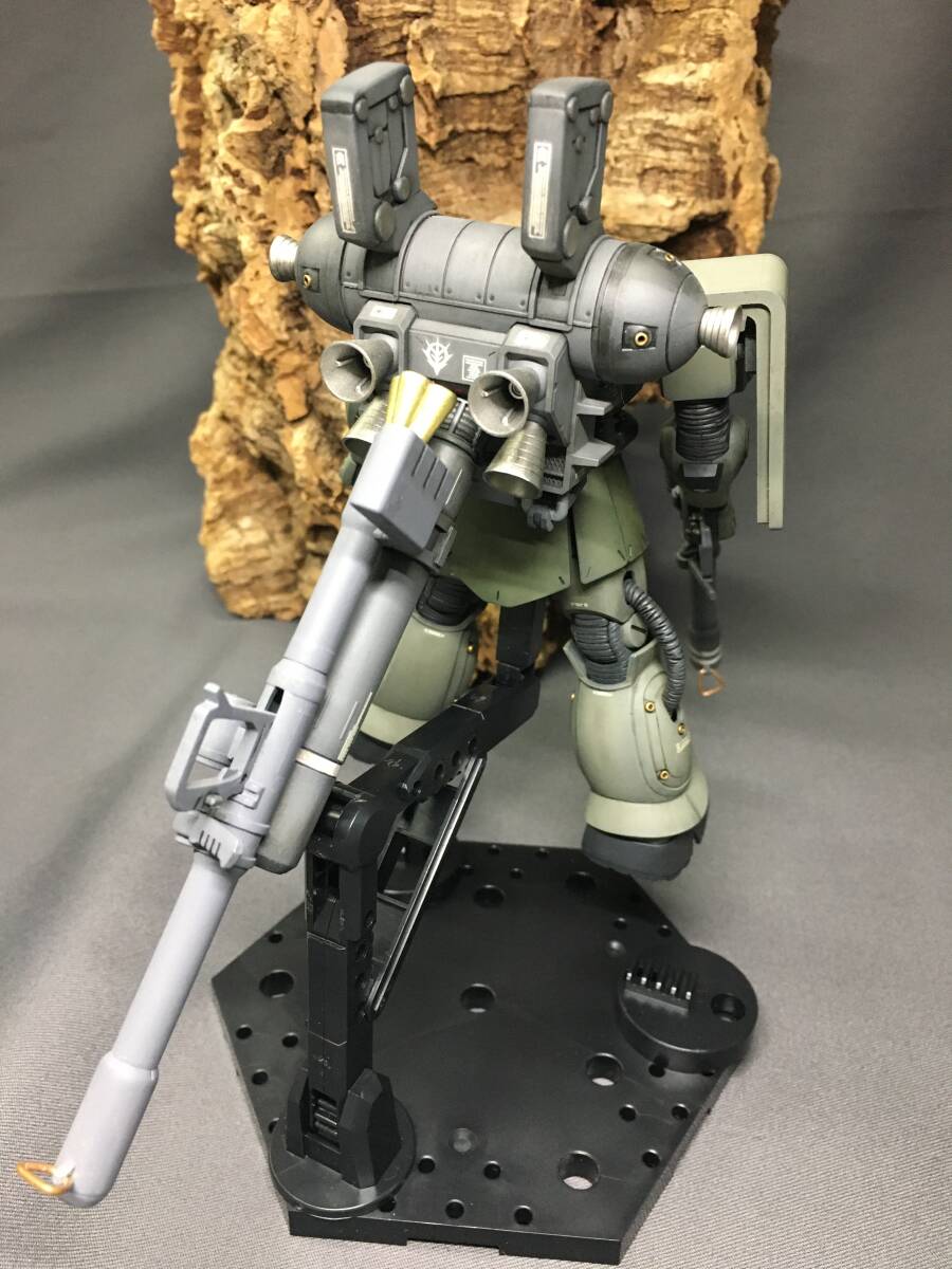 HG 1/144 サンダーボルト MS-06 ZAKU 量産型 ザク 塗装 完成品 ビックガン 部分塗装 ガンダム ガンプラ バンダイの画像6