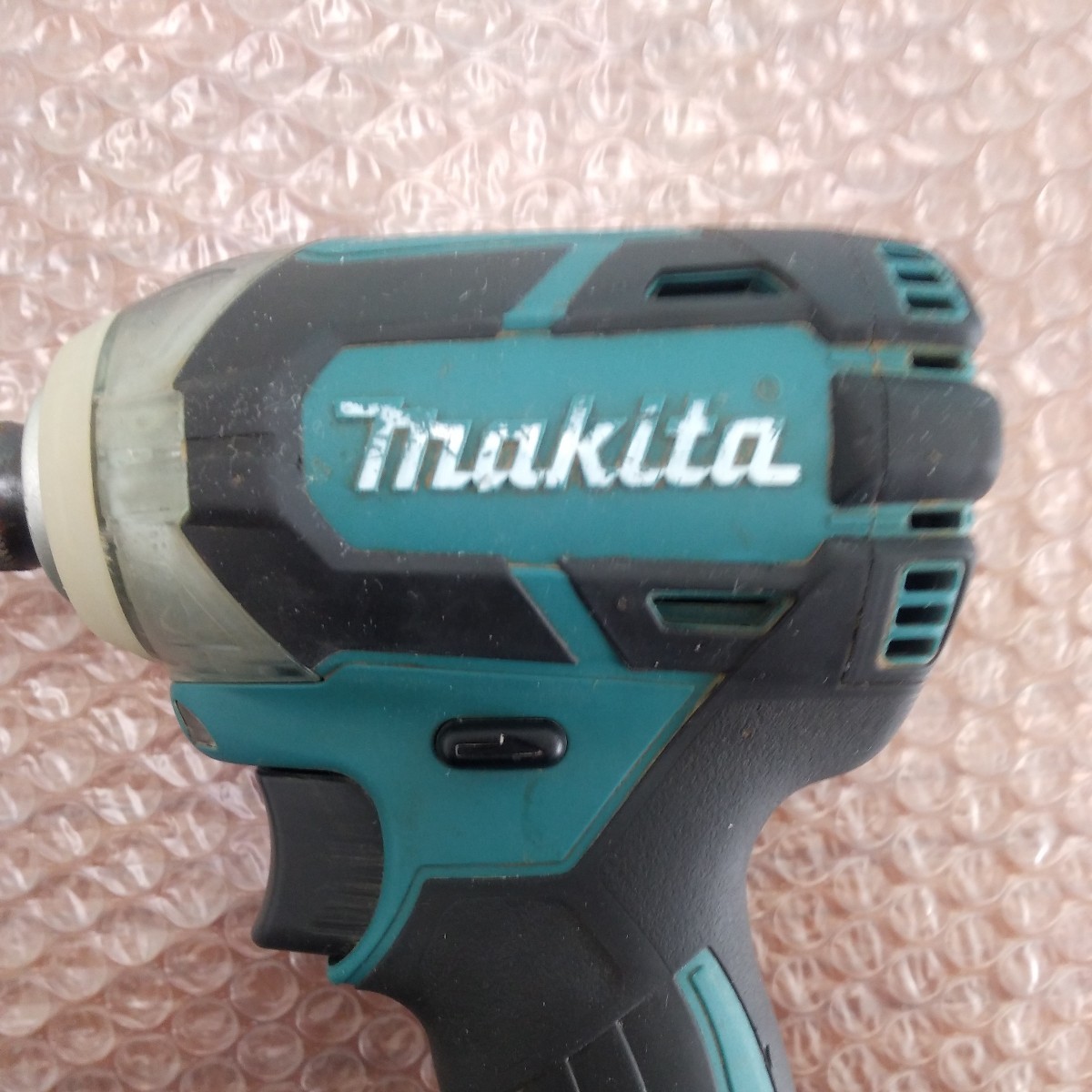 【マキタ】 充電式インパクトドライバ TD148D 18V 本体、バッテリー1個、充電器、ケース　セット　動作OK　makita_画像8