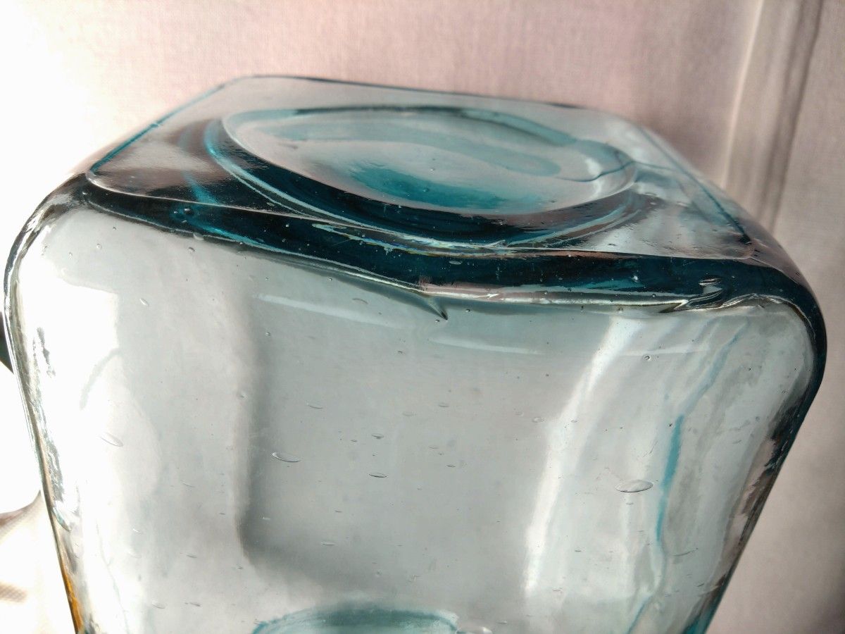 昭和レトロ　菓子瓶（蓋あり）ガラス瓶 硬質透明ボトル