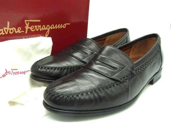 ■美品■ Salvatore Ferragamo フェラガモ レザー ローファー サイズ 81/2(約26.5cm) 靴 シューズ ブラック系 DD5624_画像1