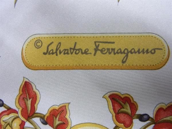 1円 ■美品■ Salvatore Ferragamo フェラガモ シルク100% アニマル柄 大判 スカーフ ストール ショール レディース イエロー系 BE9937_画像4