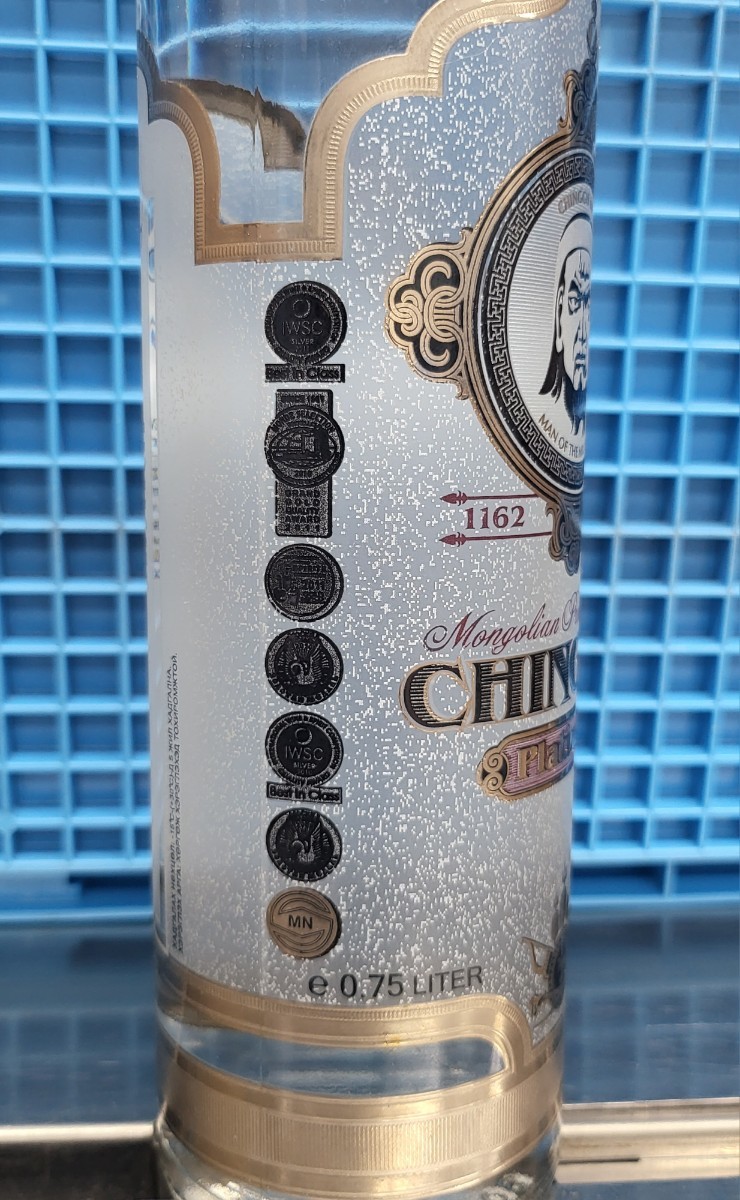 ★超希少 CHINGGIS Platinum チンギス プラチナ 2016 ウォッカ 750ml 39% 古酒 未開栓_画像3