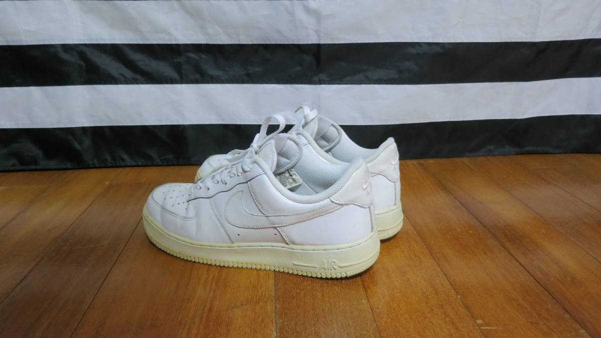 ★☆NIKE　ナイキ　エアーフォース１　LOW　白ｘ白　28㎝　Ｃ－139☆★_画像2