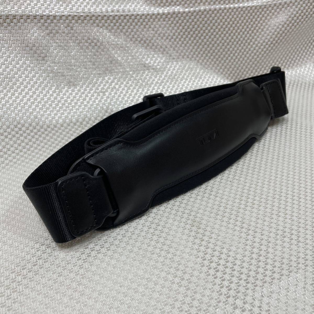 未使用品】TUMI 純正ショルダーベルト トゥミのブリーフケース 未使用品】TUMI 純正ショルダーベルト トゥミのブリーフケース