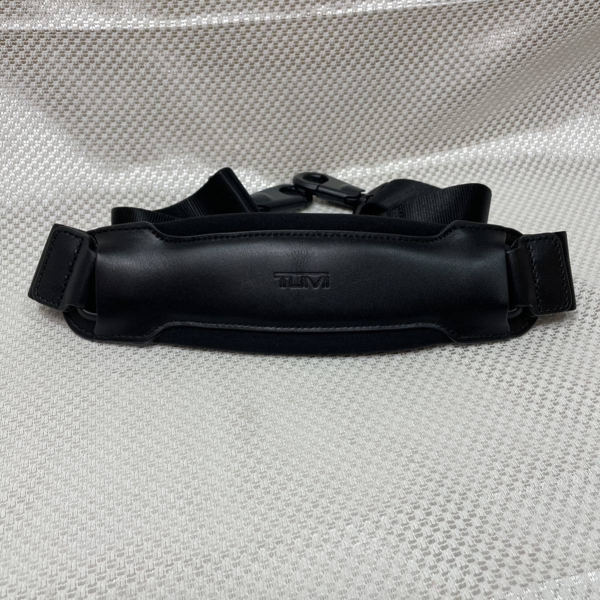 未使用品】TUMI 純正ショルダーベルト トゥミのブリーフケース 未使用品】TUMI 純正ショルダーベルト トゥミのブリーフケース