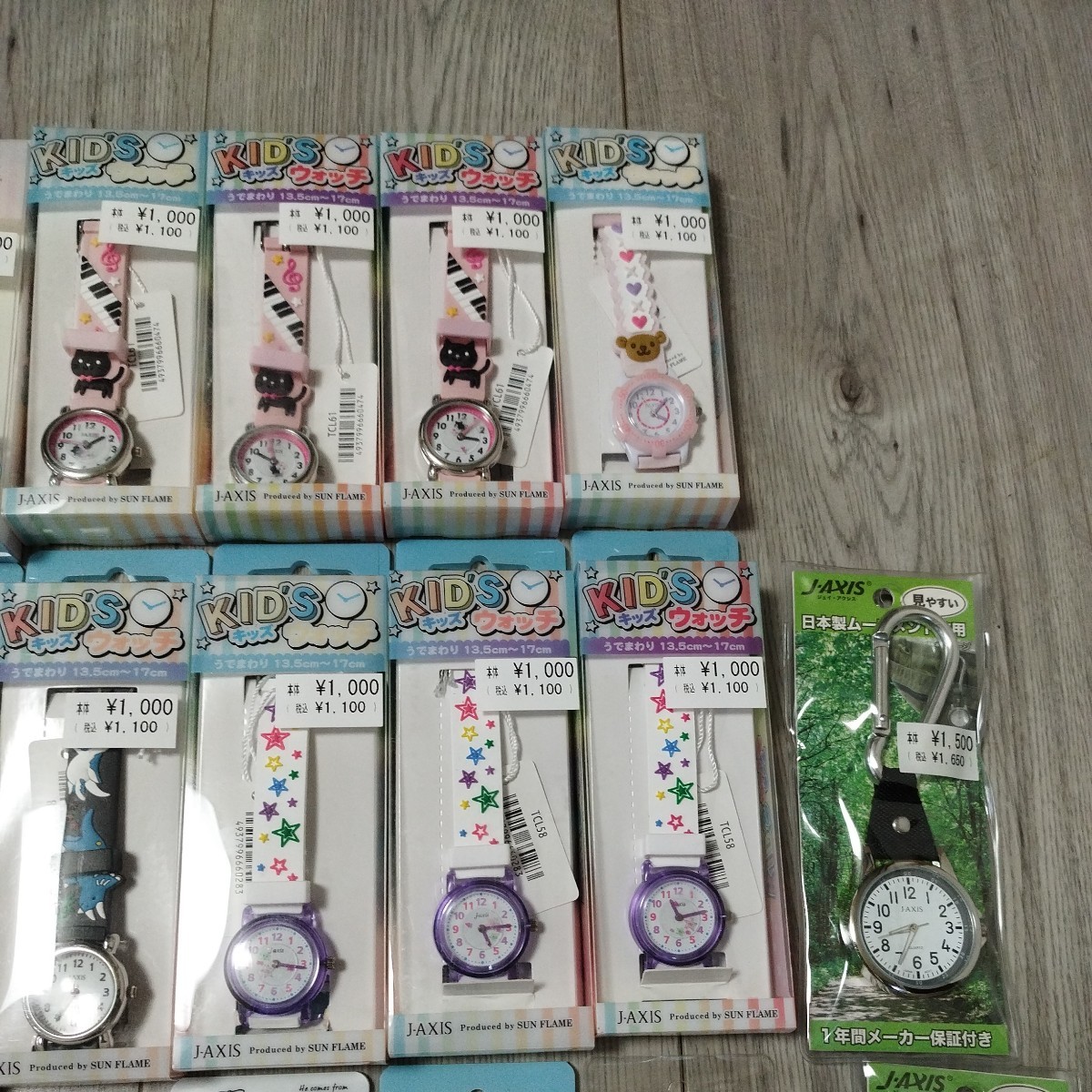  unused ( flat battery ) clock together charcoal .ko..., Hello Kitty, my mero, Doraemon, Kids, life waterproof etc. 67 point regular price 10 ten thousand jpy and more 