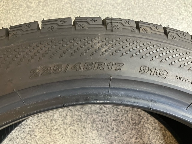 静岡発☆ VWゴルフなど KENDA KR36 ICETEC NED 225/45R17 2023年製 バリ溝 スタッドレス 180サイズ 2個口 ※商品説明必読_画像4