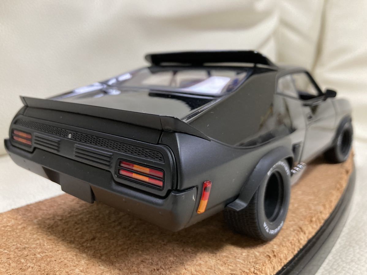 オートアート インターセプター 1/18 マッドマックス 乗用車