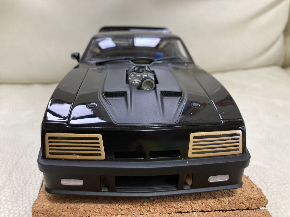 オートアート インターセプター 1/18 マッドマックス 乗用車 オートアート インターセプター 1/18 マッドマックス 乗用車